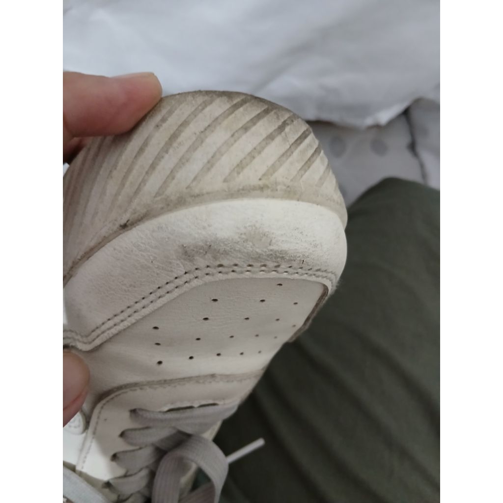 Preloved sepatu sneakers wanita