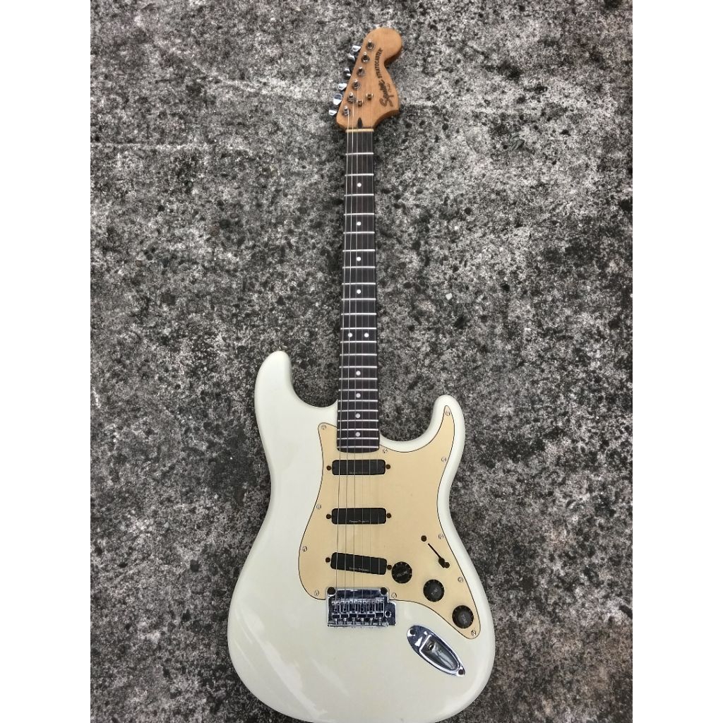 Gitar Squier Stratocaster Deluxe Hot rails MII th 2010 Second