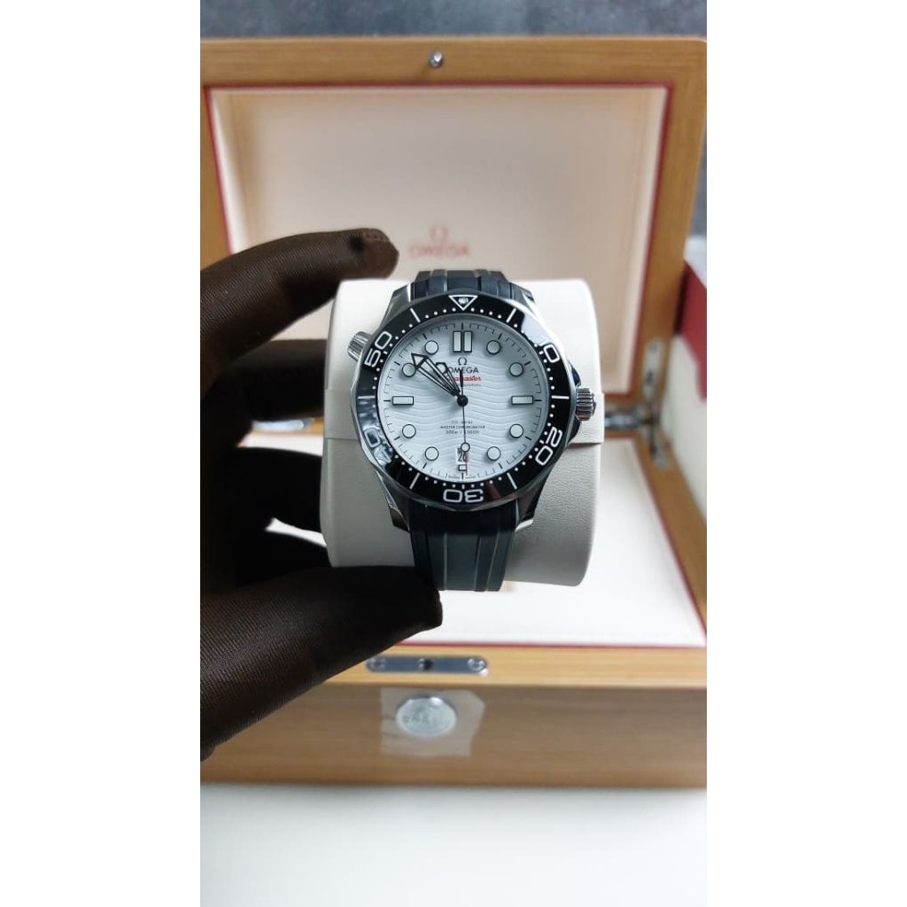 Omega Seamaster Diver 300M White Dial Black Rubber