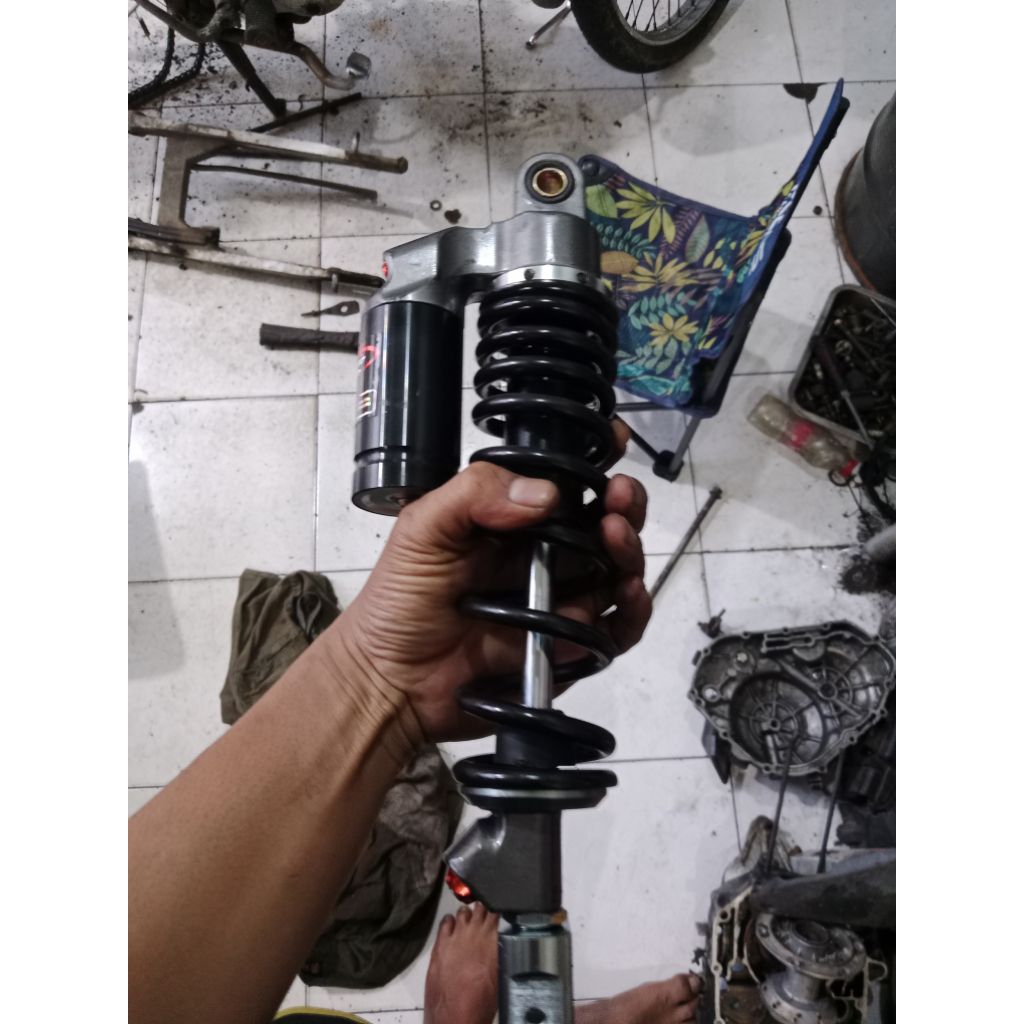 Shock belakang matic tabung 330 model ktc shockbrecker belakang matic tabung
