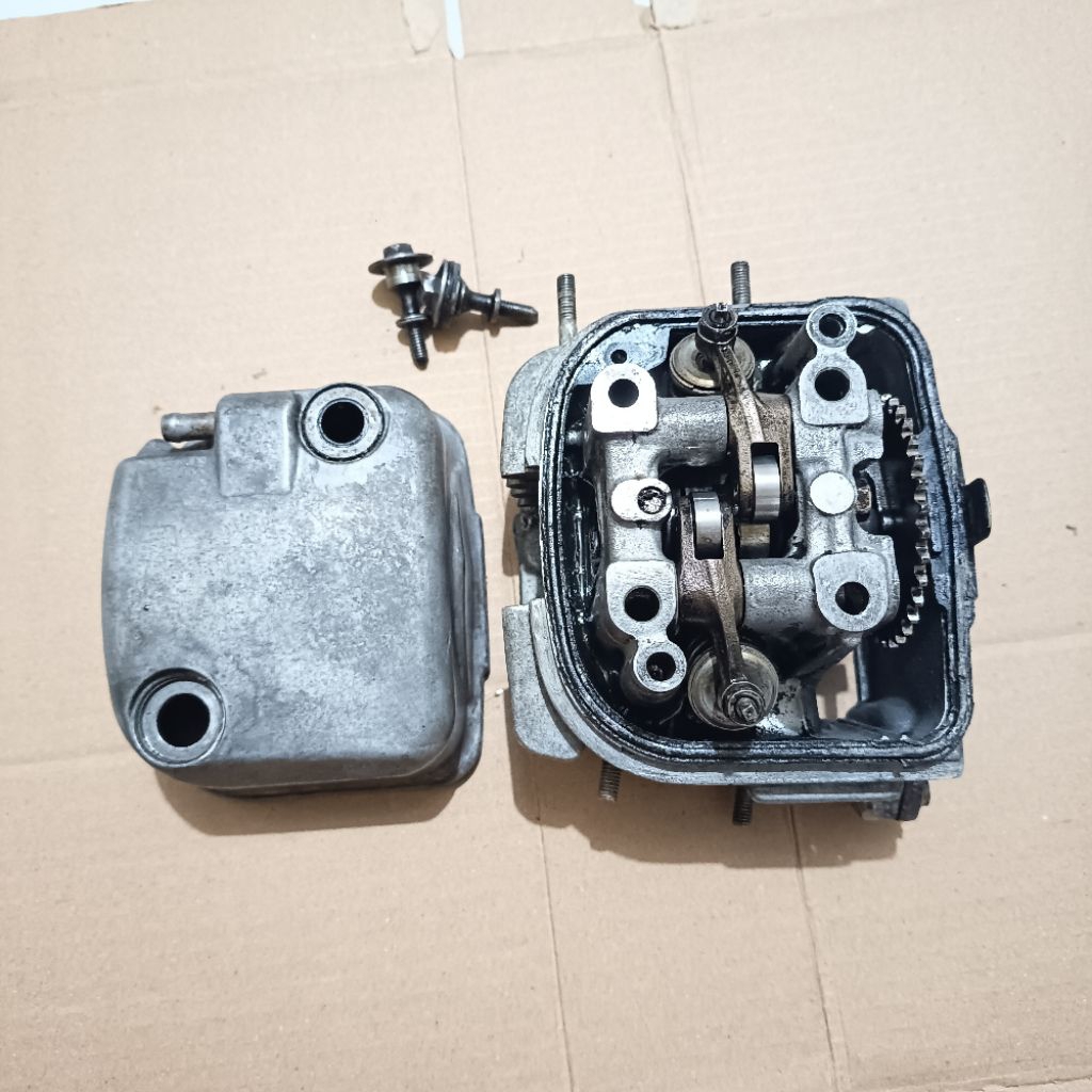 Blok Cylinder Head Blok Head fulset komplit isinya Honda Beat Karbu Scoopy Karbu Original KVY