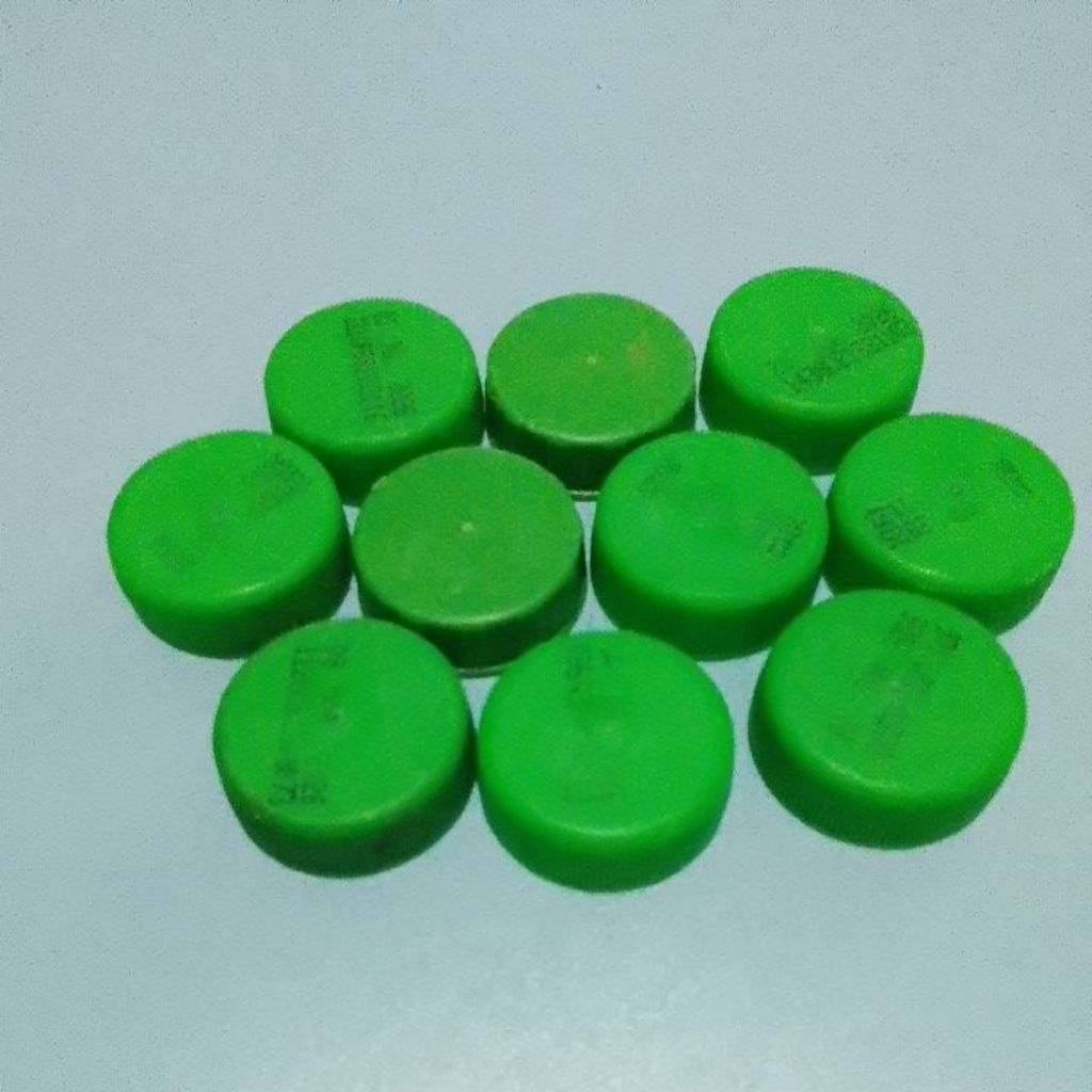 Tutup Botol Plastik Hijau Bekas Bersih