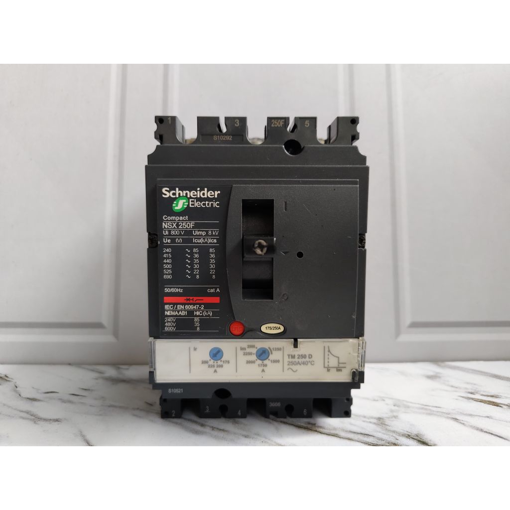 MCCB SCHNEIDER MODEL NSX 250F 3P SECOND ORIGONAL