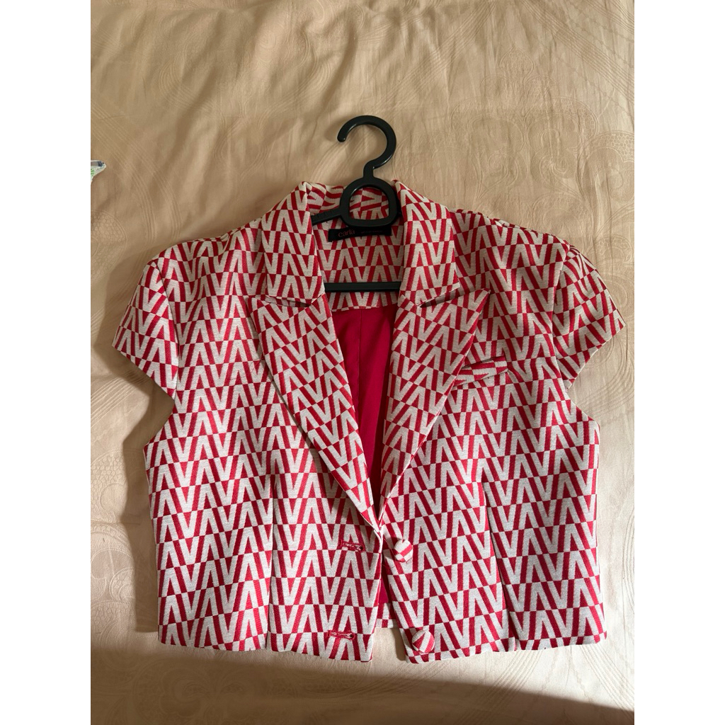 blazer crop top merah