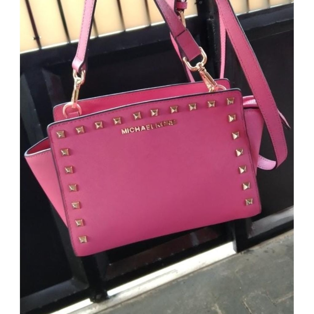 Tas Wanita MK Selma Crossbody Fushia
