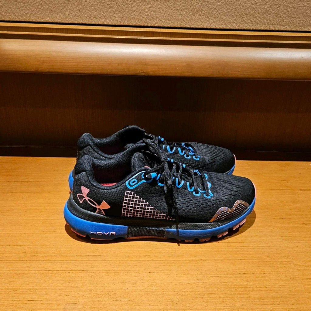 UNDER ARMOUR HOVR Infinite 4