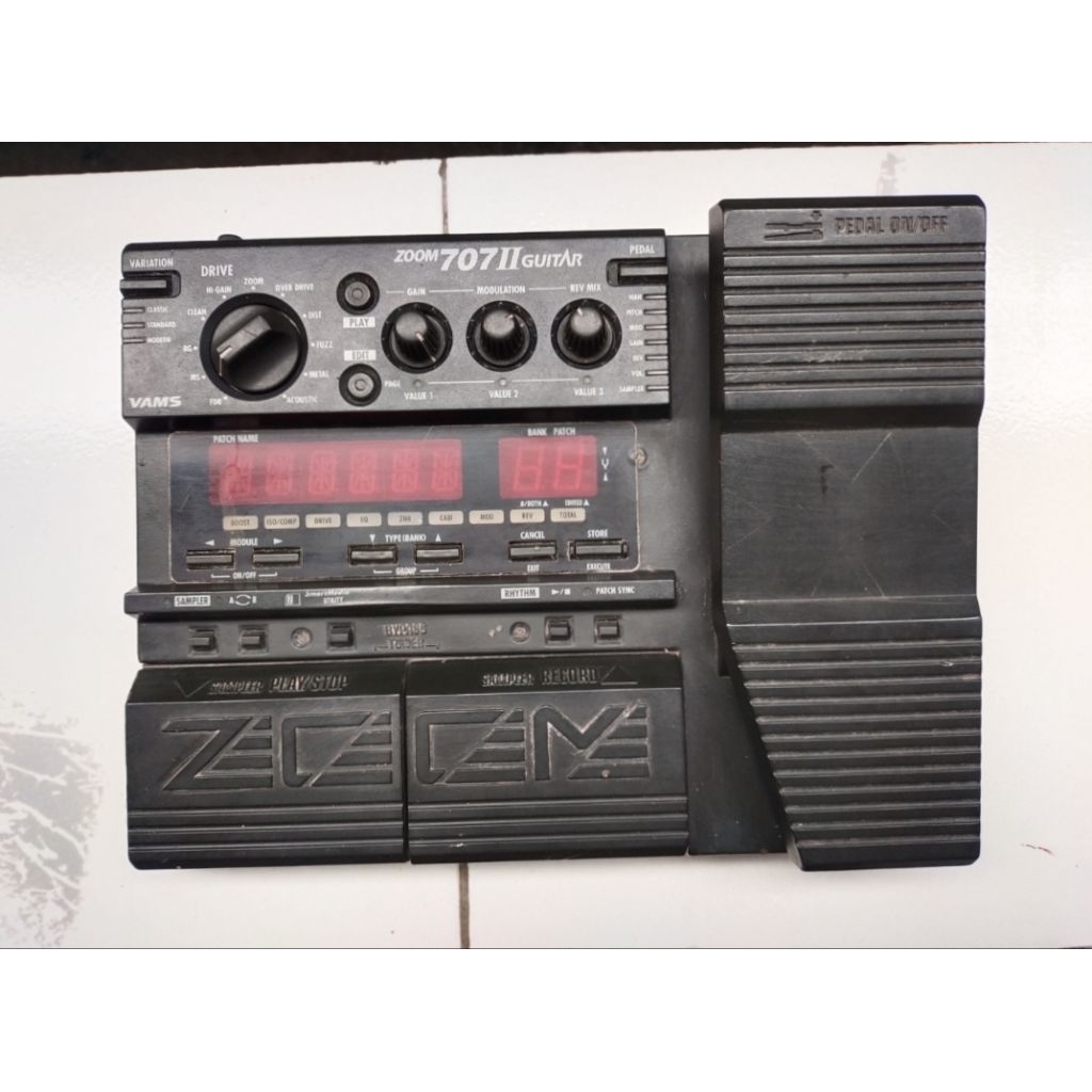 Efek Gitar Zoom 707ii (kondisi ada minusnya)