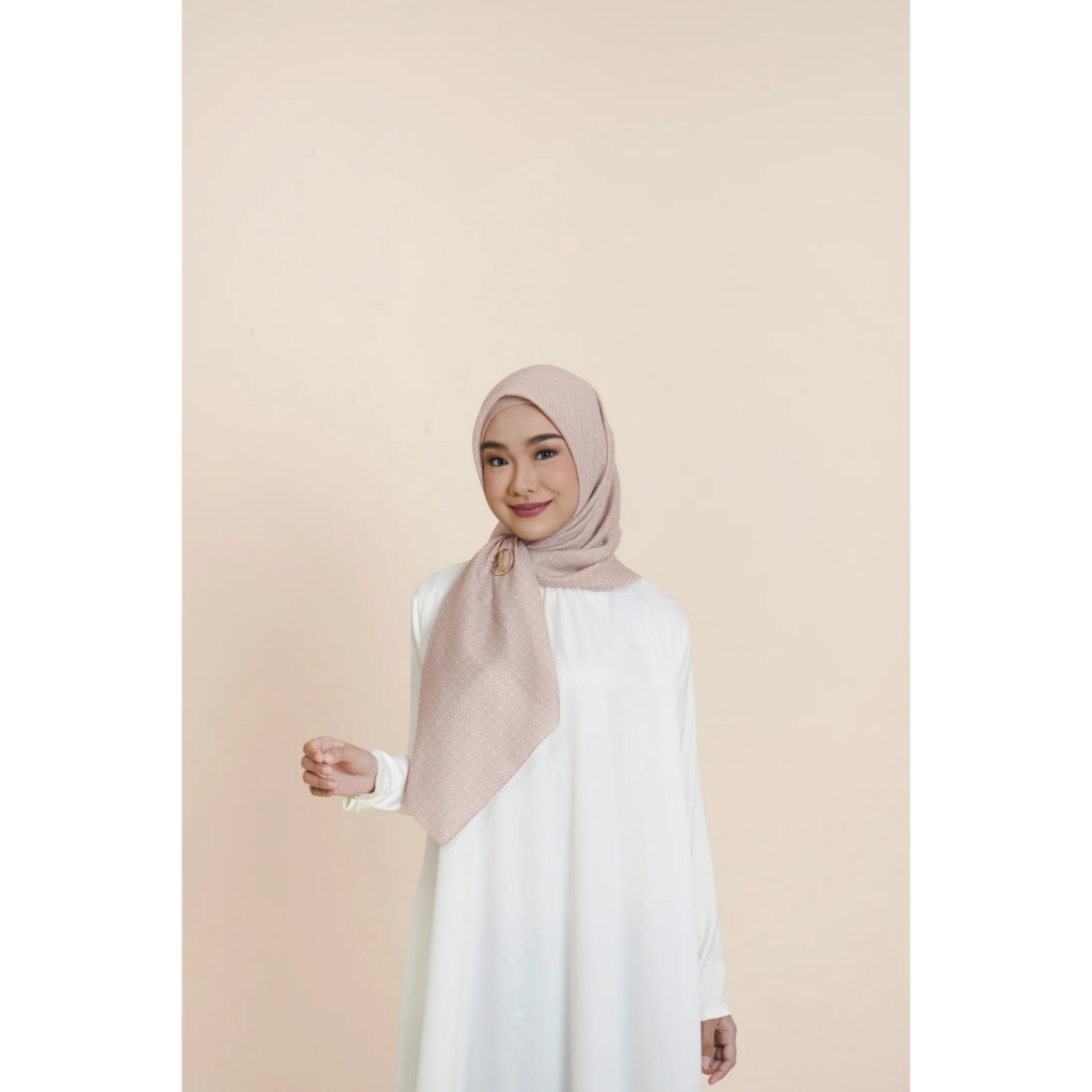 Elzatta Scarf Terbaru Kaila Ummumusa Hijab Segi Empat Motif 120 x 120