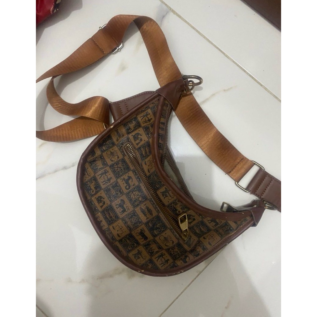 [PRELOVED] Huer Jevu Zodiac Patern Sling Bag