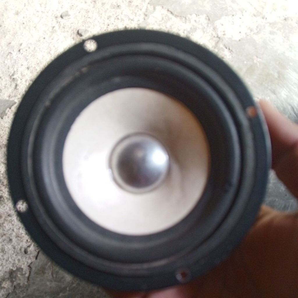 speaker bekas