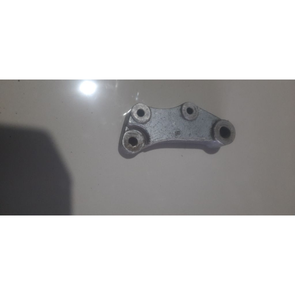 breket dudukan kaliper cakram belakang ninja r ss original