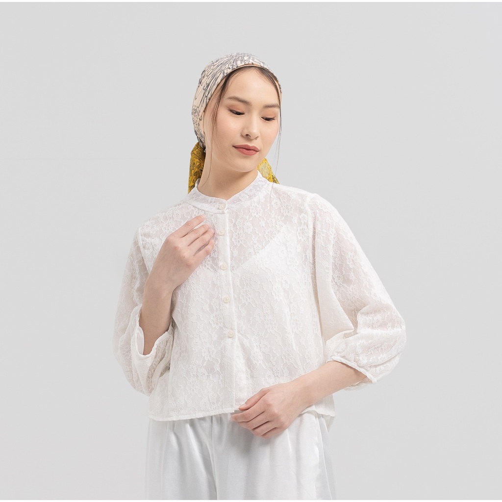 NYMPH Mimosa Kemeja Lace Crop Wanita