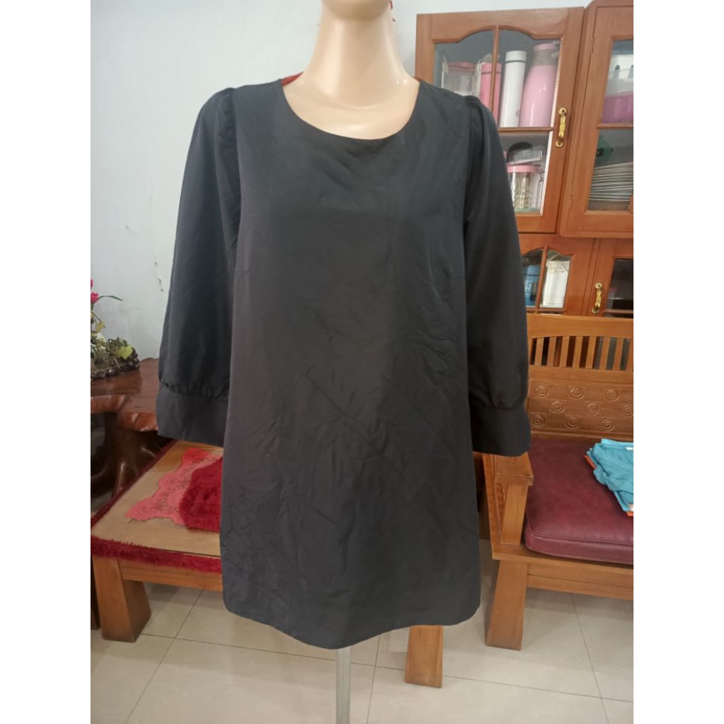 mini dress hitam wanita ada pita di belakang