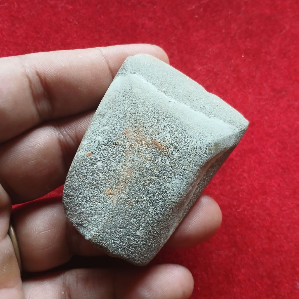 Koleksi Temuan Galian Tanah Kapak Batu KUNO Purba