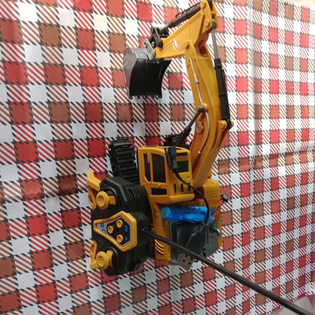 MAINAN ANAK MOBIL REMOT EXCAVATOR SEROKAN BESI