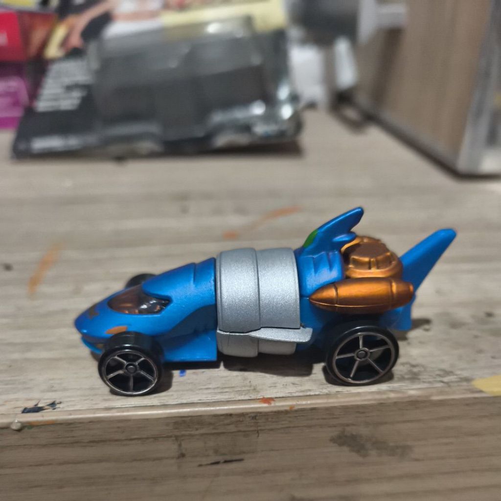 Mattel Hot Wheels Power Rangers MegaForce Blue Ranger Shark Zord