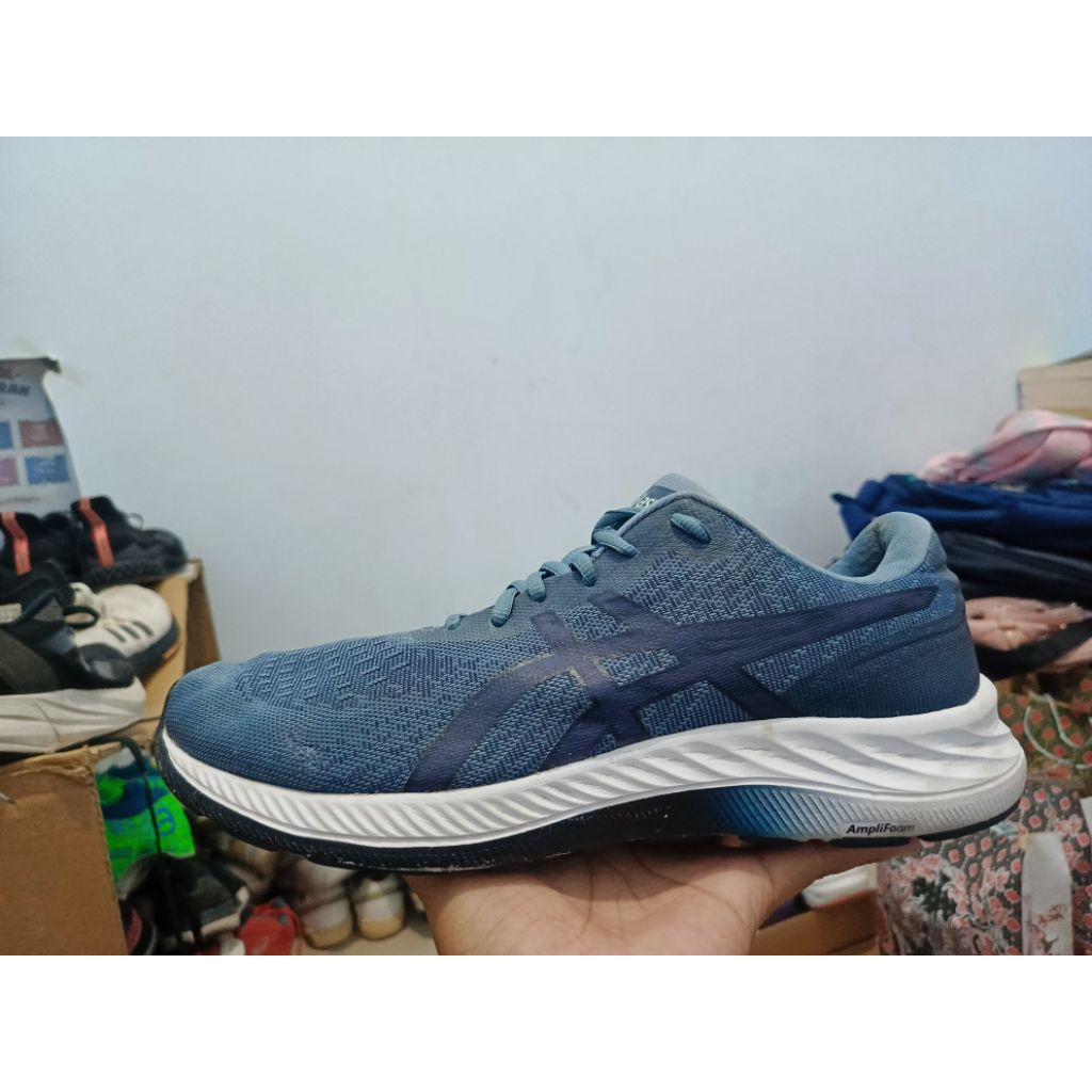 Sepatu Asics second