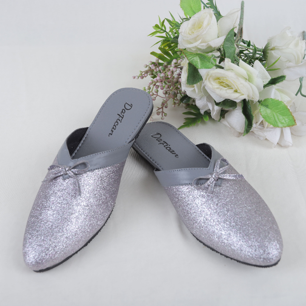 Flat shoes wanita model elegan slip-on | Luna Silver | Sepatu slip-on glitter elegan untuk harian – 