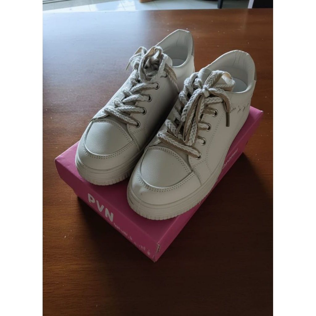 Preloved Sepatu PVN