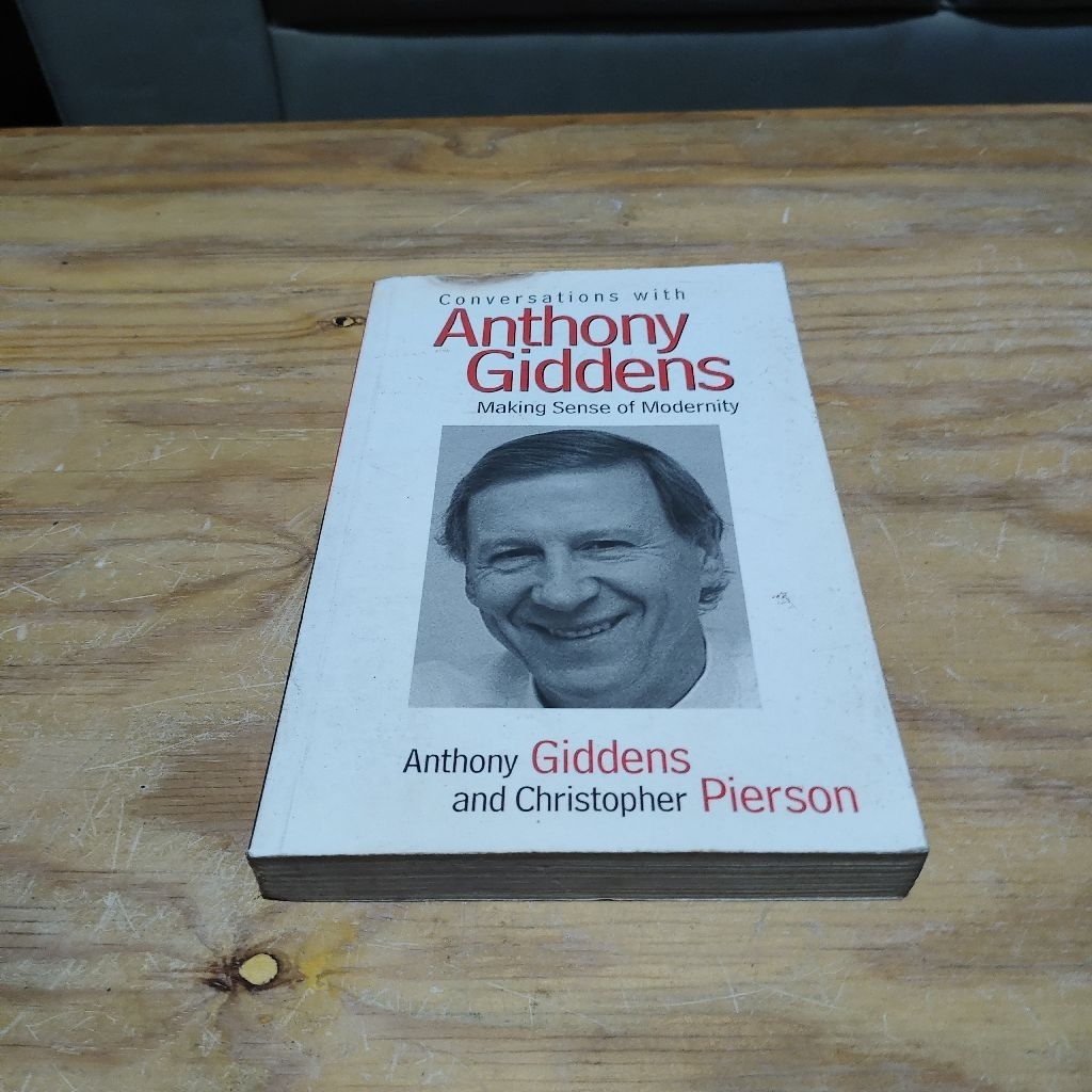 Buku Conversations with Anthony Giddens