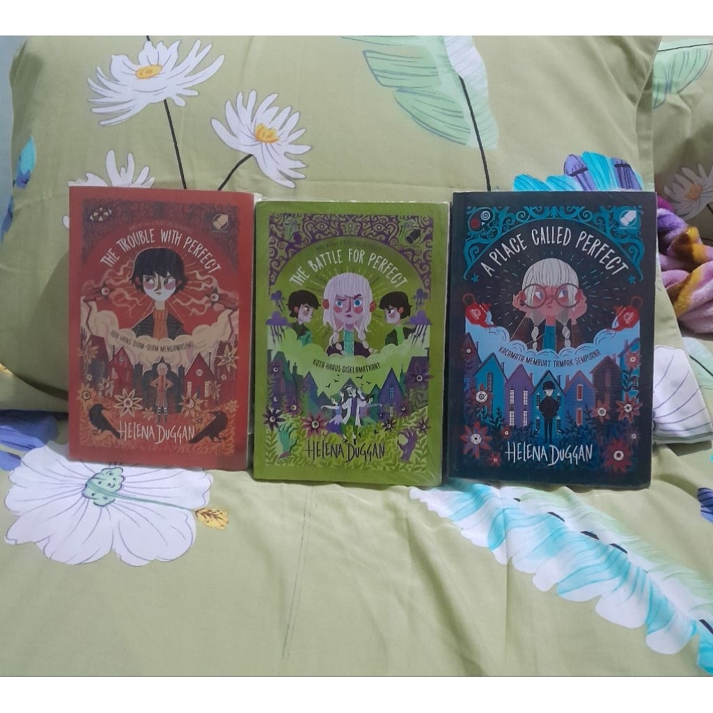 BUKU THE BATTLE FOR PERFECT, THE TROUBLE WITH PERFECT KARYA Helena Duggan