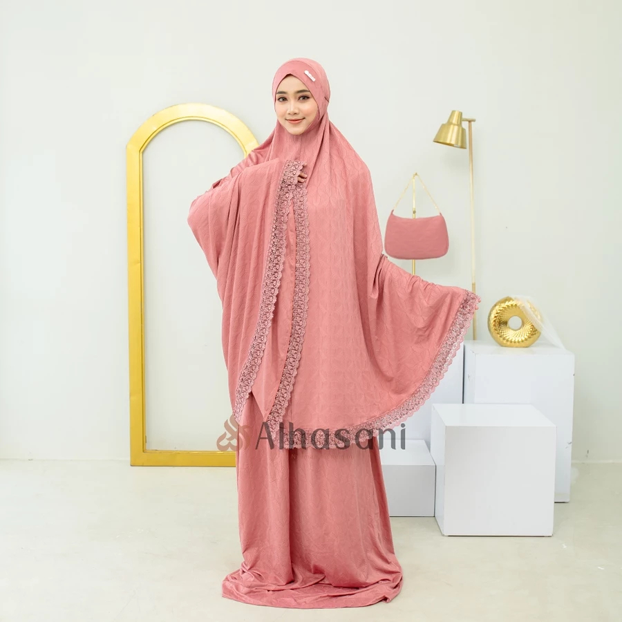 Mukena Jersey Jumbo Renda Mewah Dagu Tertutup Jaguard Haura mukena renda mewah mukena renda premium