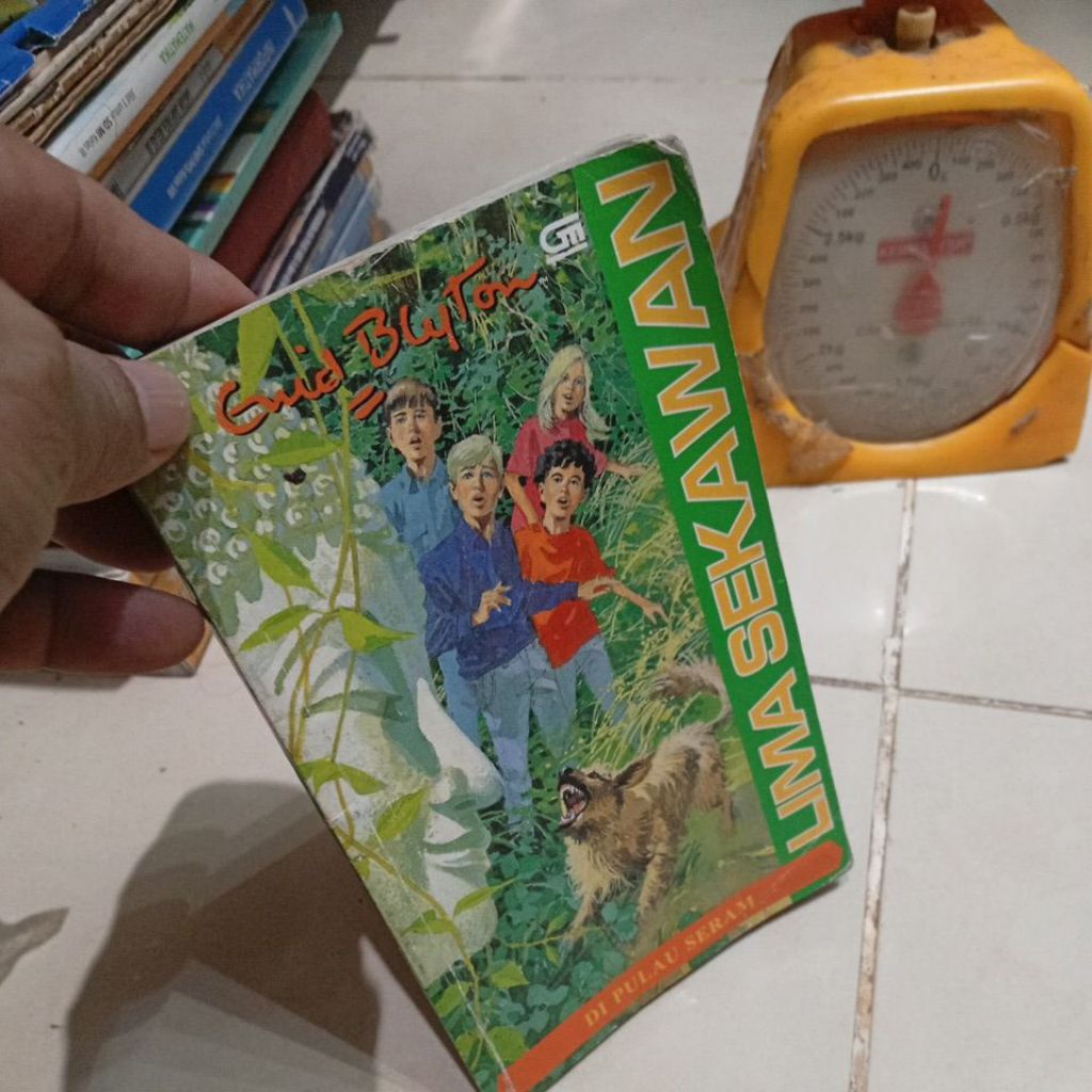 LIMA SEKAWAN Enid Blyton