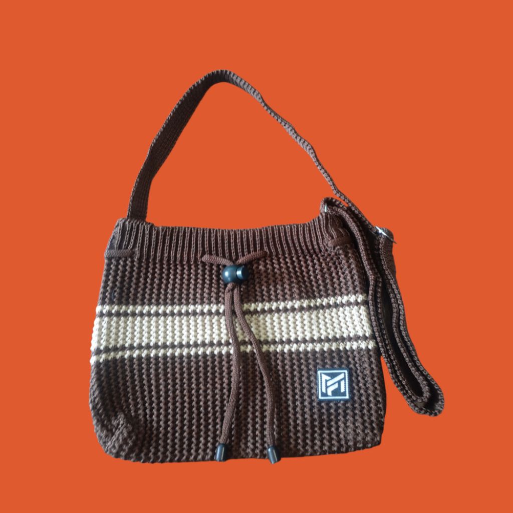 Tas Rajut Selempang Model Serut Lebar Muat Hp dan Dompet Motif Garis