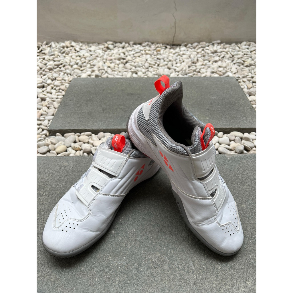 SEPATU YONEX 88 DIAL 2 WIDE MATTE WHITE [preloved]