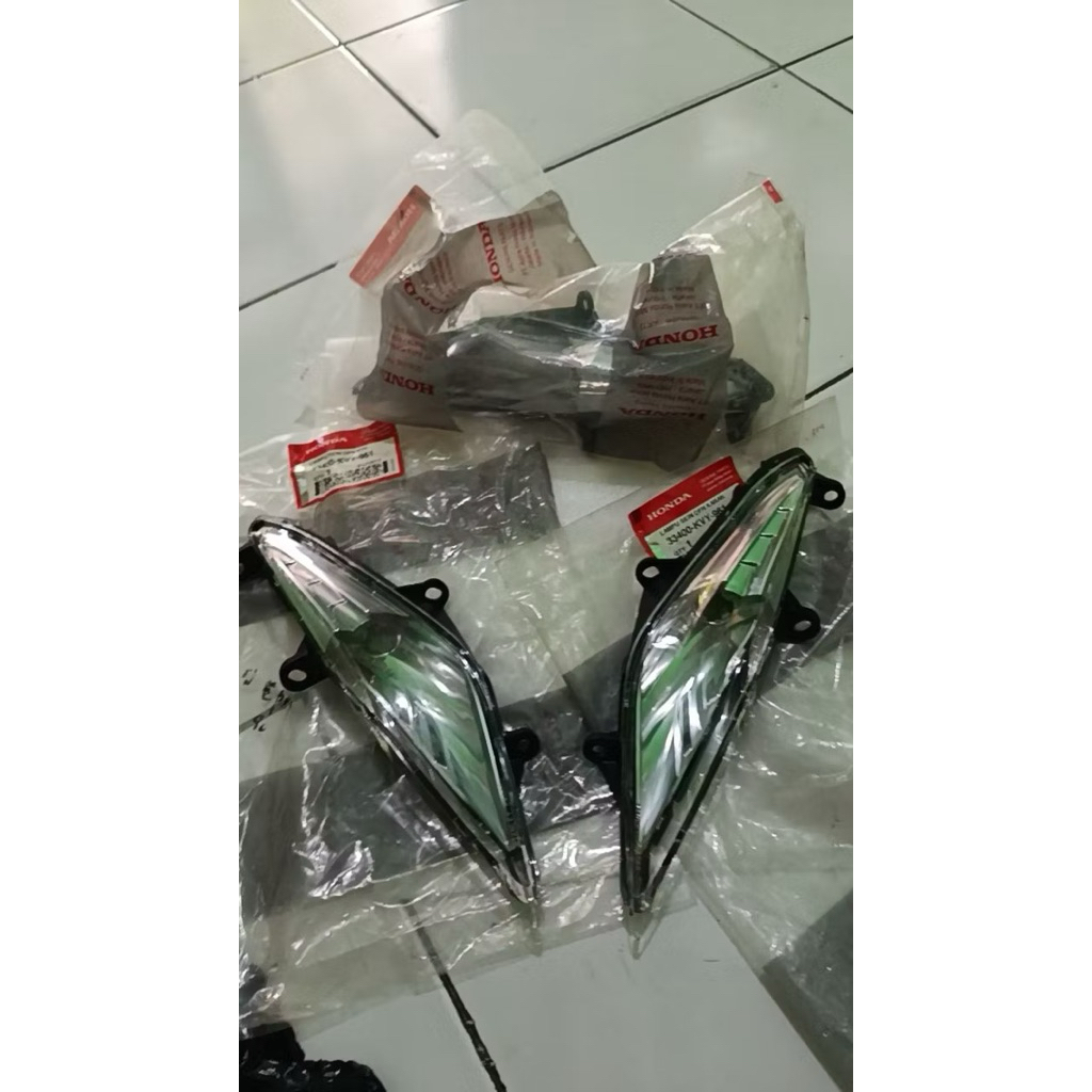 Lampu Sein Sen Riting Depan  Honda Beat Karbu Set Kanan Kiri Original 33400-KVY-961 33450-KVY-961