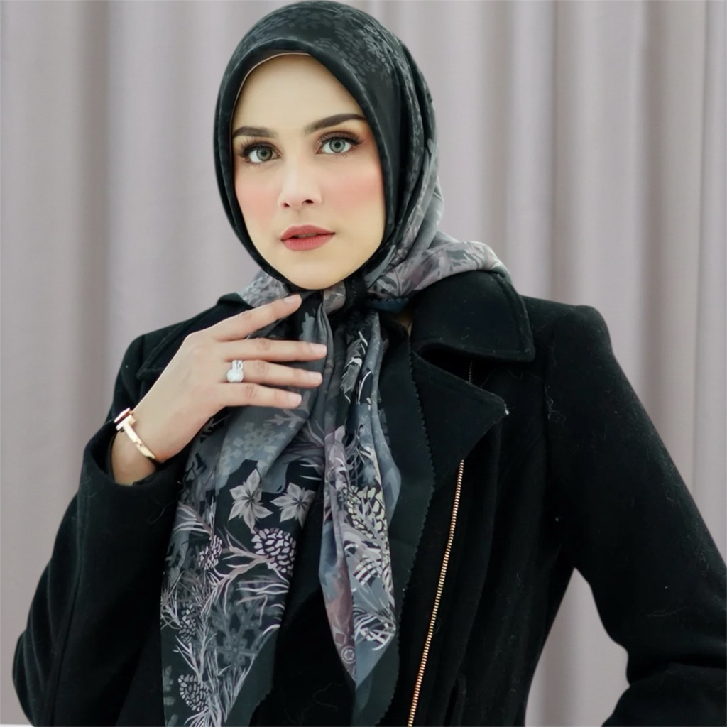 Buttonscarves Disney Frozen Series Voile Square Hijab Original