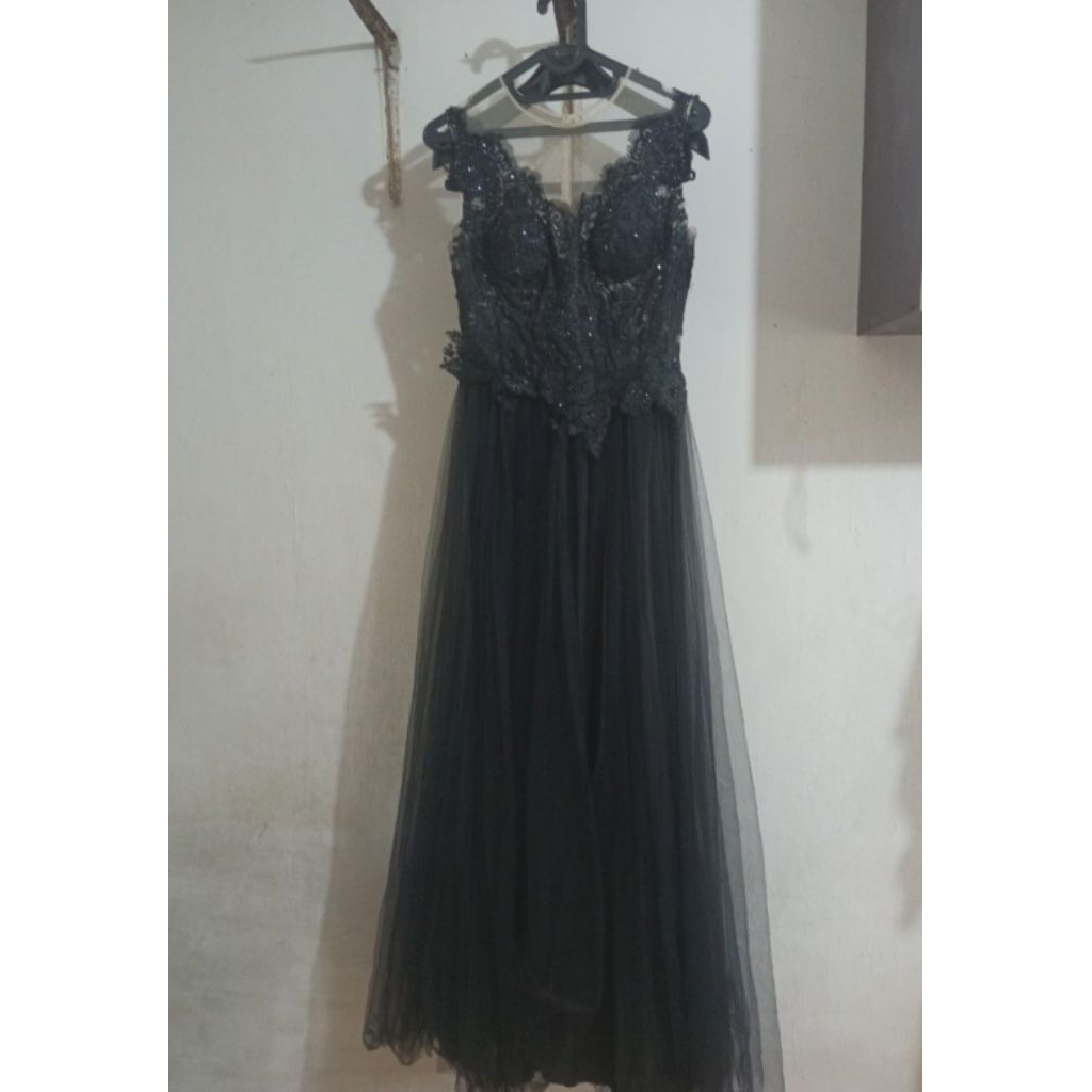 Preloved gaun hitam gaun pesta fashion wanita