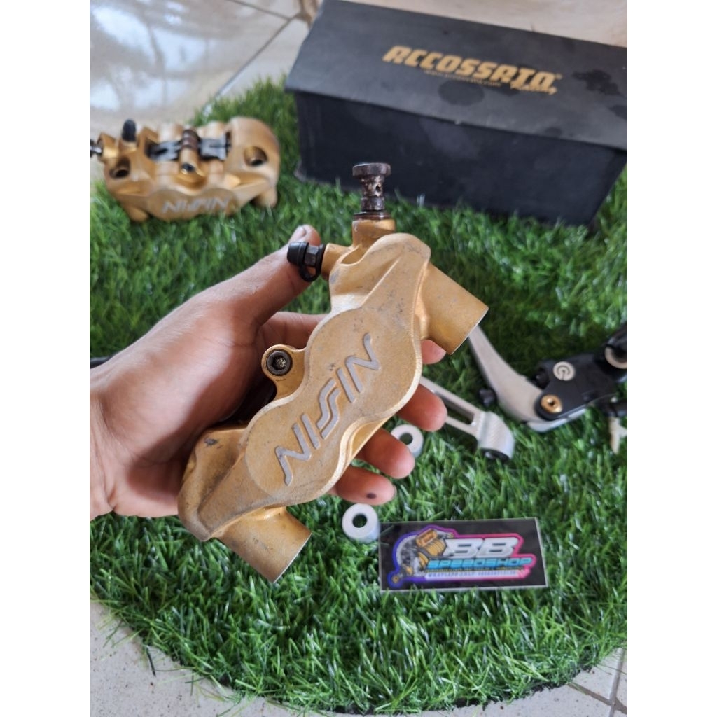 kaliper nissin triumph gold kaliper nissin 4 piston kaliper moge