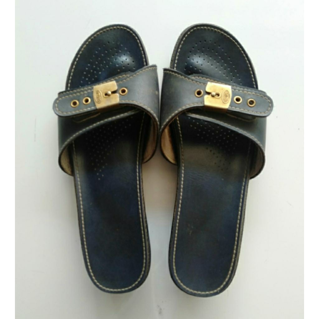 (BEKAS TAPI SEPERTI MASIH BARU). Sandal wanita merek SCHOOL ORIGINAL ASLI