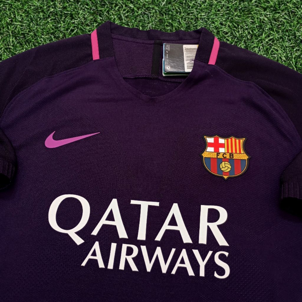 Barcelona Away 16/17 Player Issue