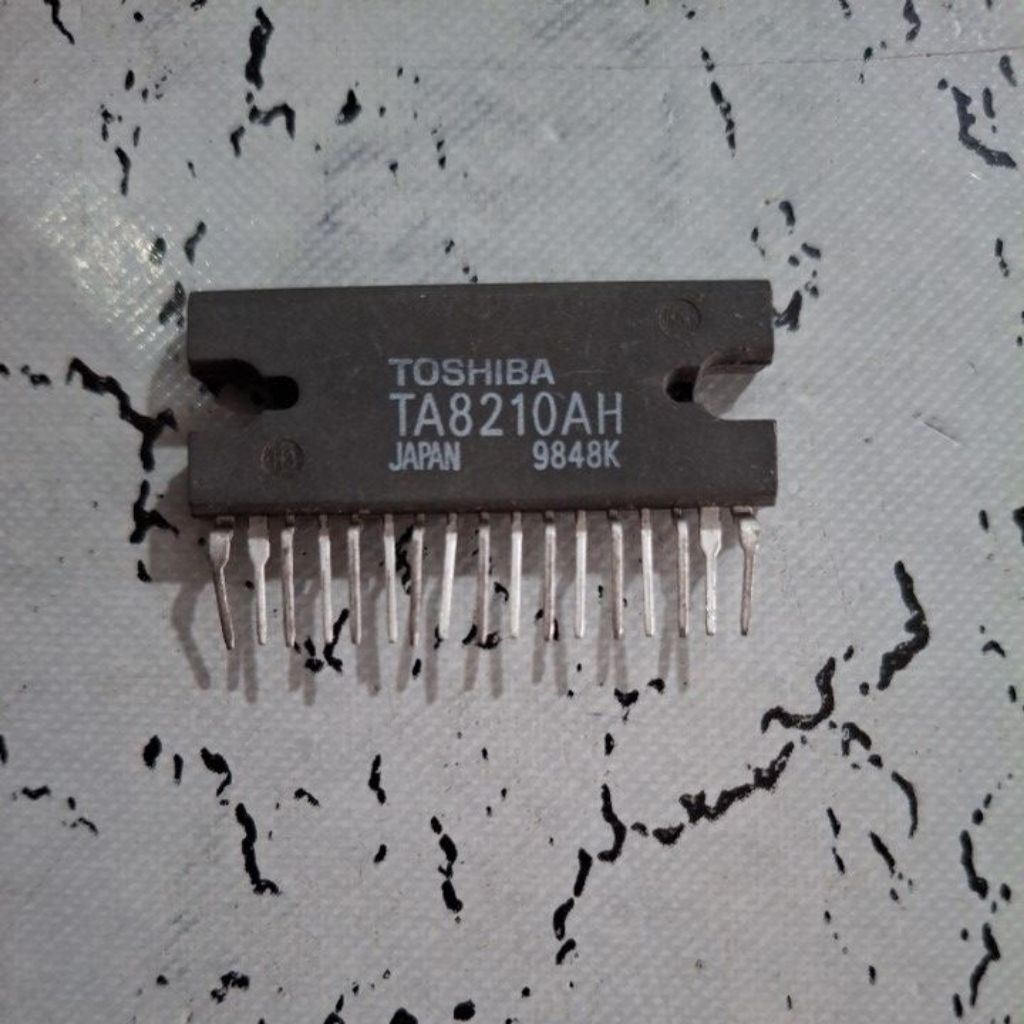 IC toshiba TA8210AH
