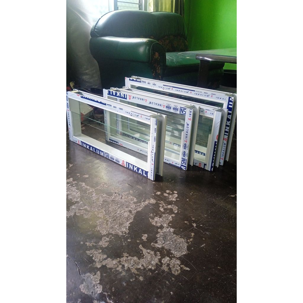 BOVEN JENDELA ALUMUNIUM