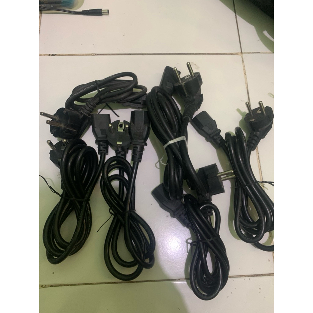 kabel power bekas 3 lubang