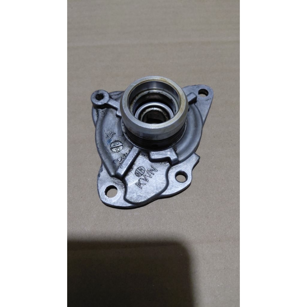 RUMAH SEAL WATER PUMP  VARIO 125, VARIO 150 SEKEN ORIGINAL
