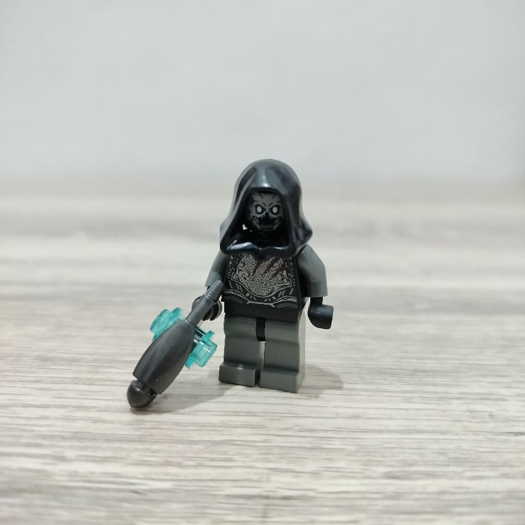 lego minifigure super heroes the skaaran soldier