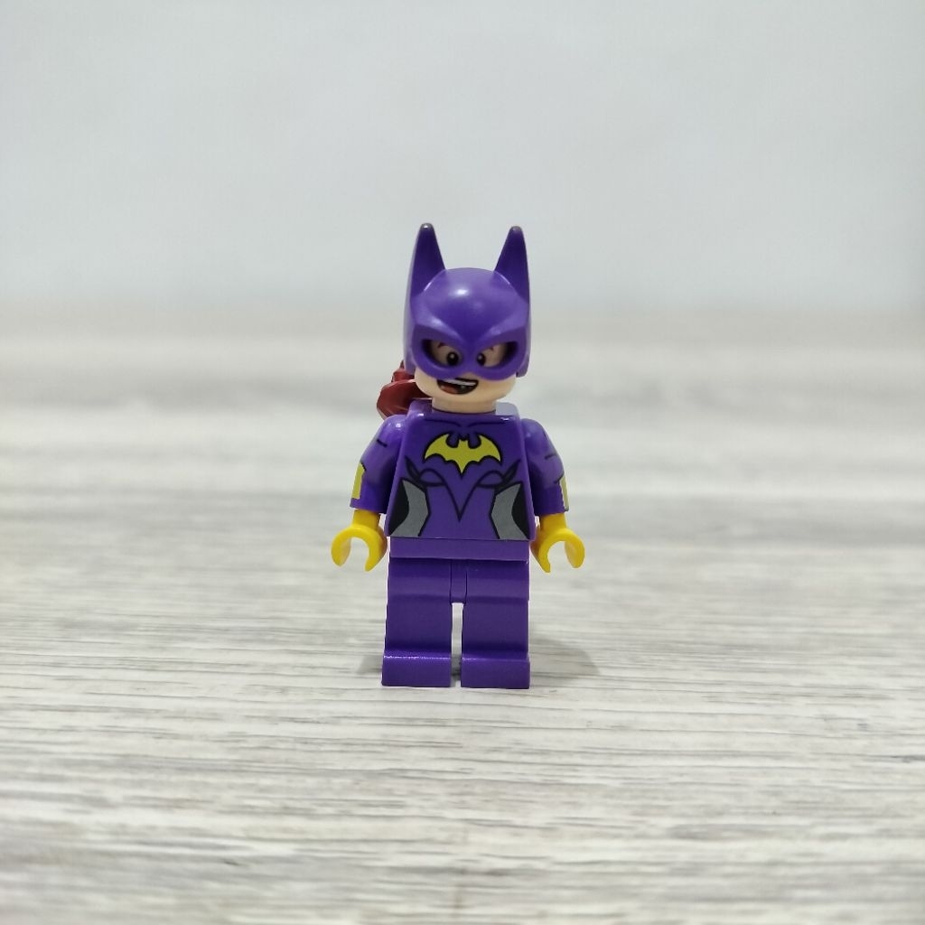 lego minifigure batgirl