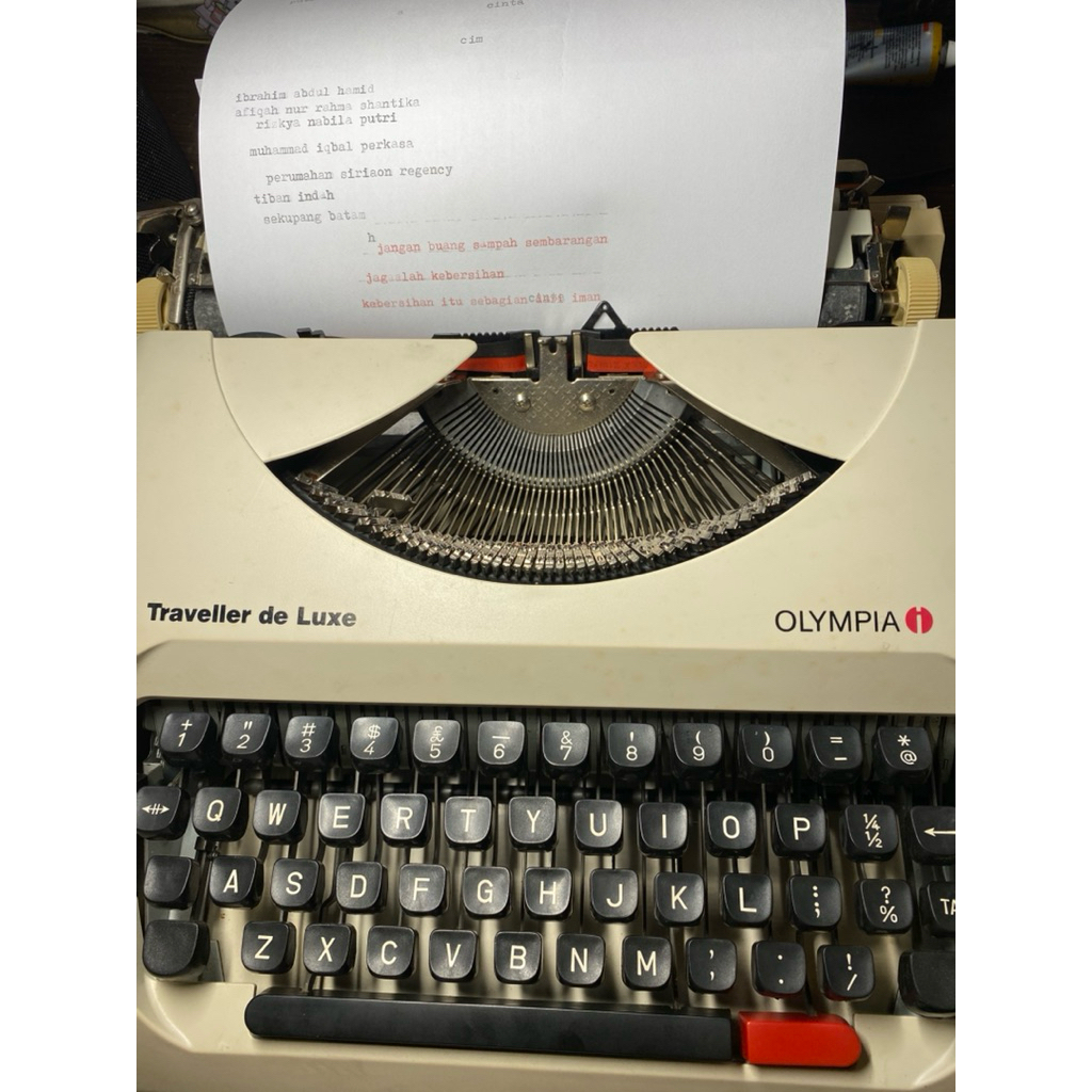 OLYMPIA TRAVELLER DE LUXE C ORIGINAL /mesin ketik manual tik tik tik