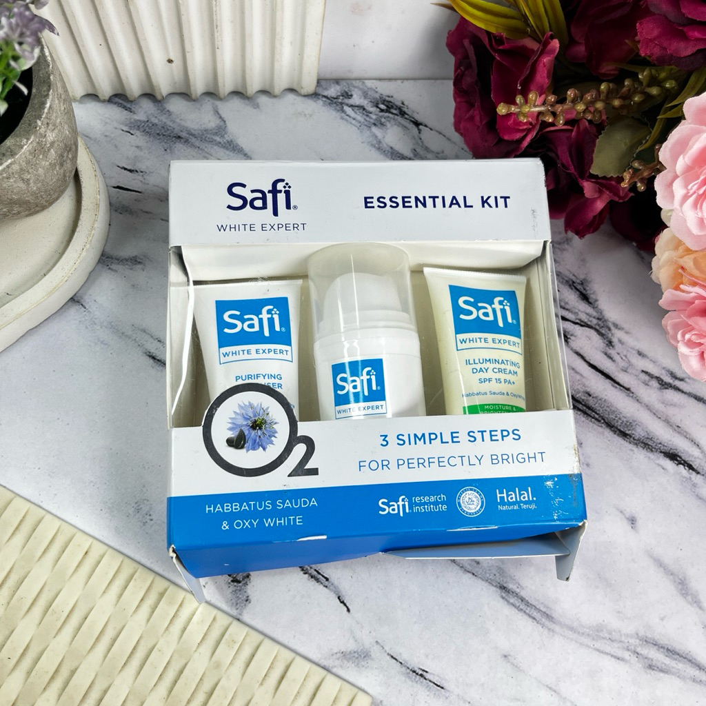 Safi White Expert Essential Kit set Paket Purifying Cleanser (20g), Ultimate Essence (15ml), dan Ill