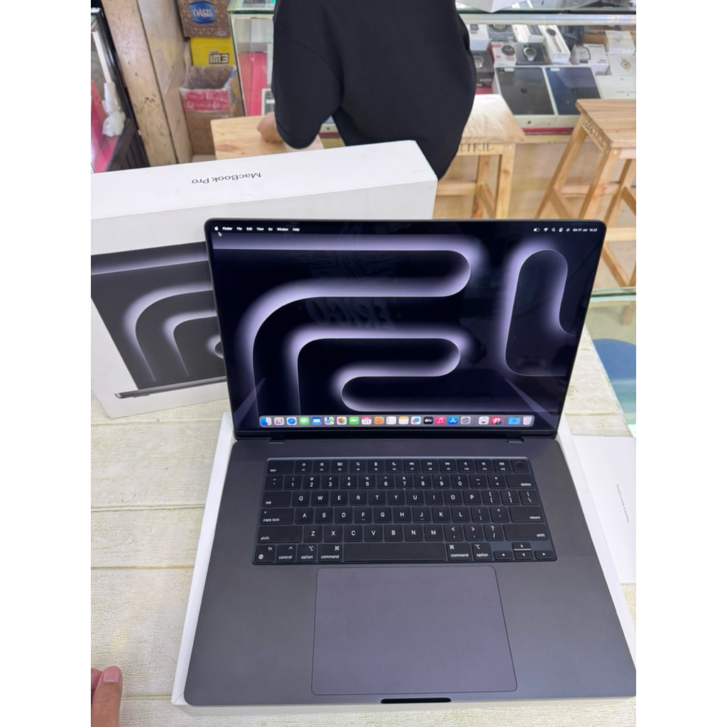 (ibox) Macbook pro M3 Pro 16-inch 18gb/512gb bekas second resmi ibox fulset original