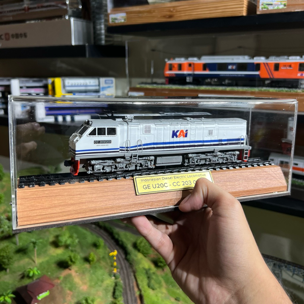 Miniatur Kereta Api / Lokomotif CC 203 02 03 SDT Spesial Livery White & Blue Medium Detail Skala HO