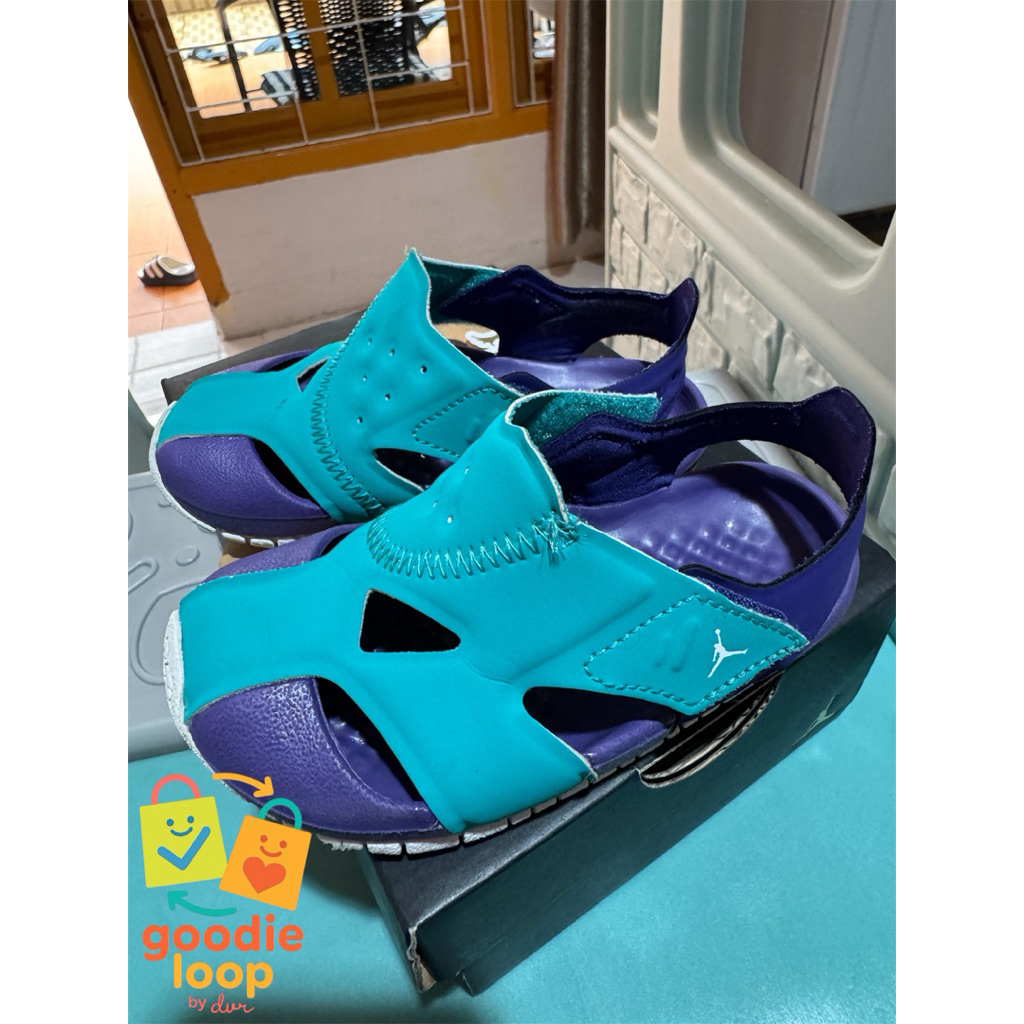 [Preloved] Sepatu sandal Nike jordan flare