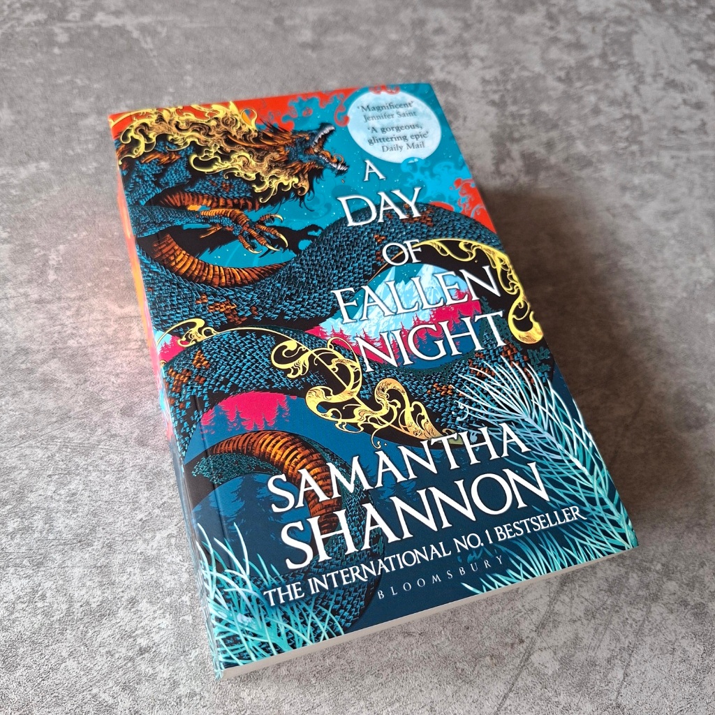 A DAY OF FALLEN NIGHT - SAMANTHA SHANNON (DEFECT)