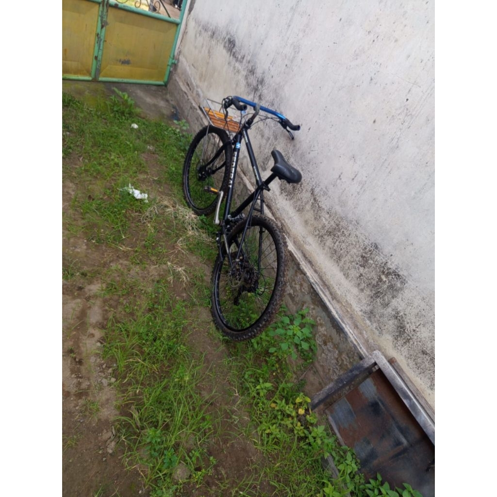 sepeda commuter bike