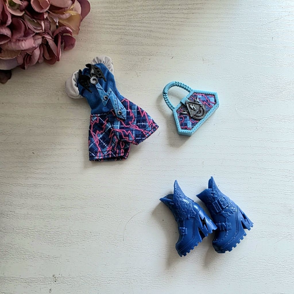 Baju Monster High / MH Frankie Buried Secrets set