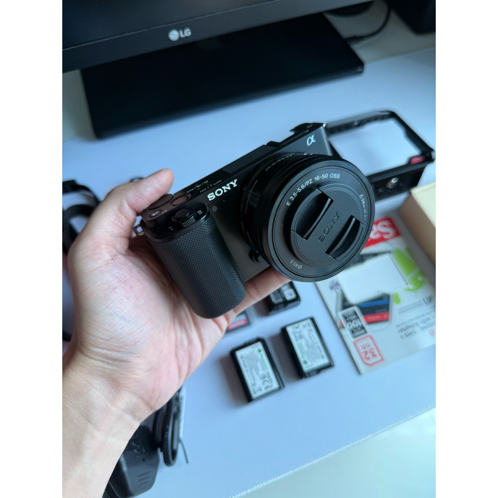 Second Sony ZVE10 Mirrorless Camera Kit 16-50mm f3.5-5.6 OSS II Lens | POWEREXTRA Battery NP-FW50 2-